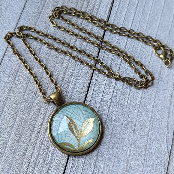 Glass Dome Cabochon Necklace with Gold Leaves & Pale Green Lines Pattern - Picture 13 of 16